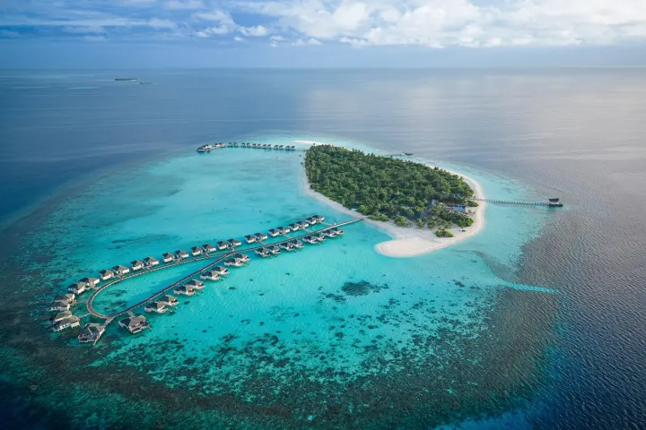 Amari Havodda Maldives — панорамный вид на остров
