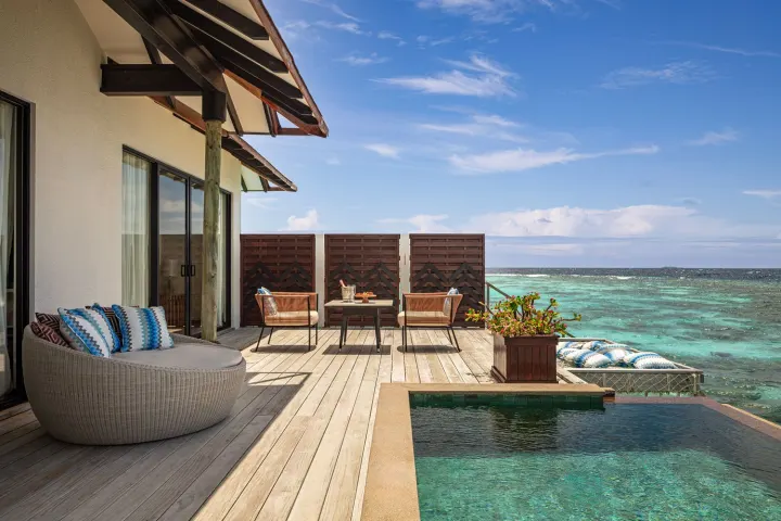 Amari Havodda Maldives, Мальдивы — вилла на воде Amari Havodda Maldives — бассейн на водной вилле