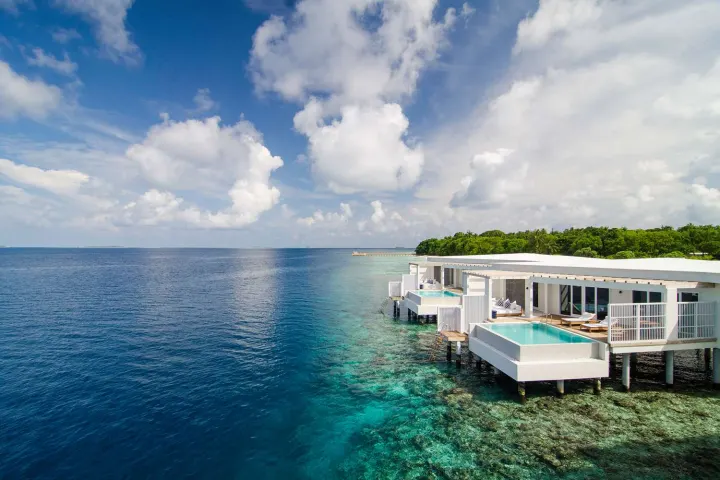 Amilla Maldives Resort and Residences — современная водная вилла с приватным бассейном