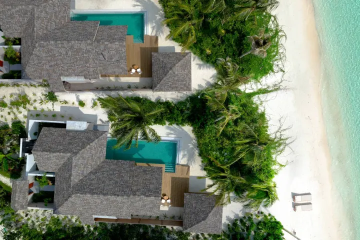 Ananea Madivaru Maldives, Мальдивы — вид сверху Ananea Madivaru Maldives — вид сверху на береговые виллы, белоснежный пляж и лагуну