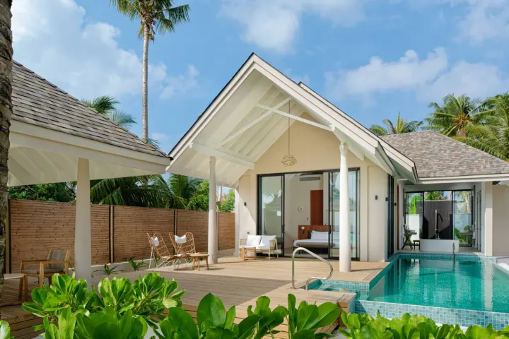 Ananea Madivaru Maldives, Мальдивы — вилла на пляже Ananea Madivaru Maldives — стильная береговая вилла с бассейном и прямым выходом к морю