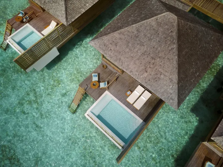 Anantara Veli Maldives Resort — водная вилла с собственным бассейном над прозрачной лагуной
