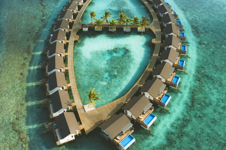 Atmosphere Kanifushi — водные виллы над прозрачной лагуной