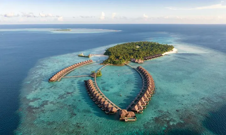 Ayada Maldives, Мальдивы — вид сверху Ayada Maldives — вид с высоты на белоснежную береговую линию и домашний риф