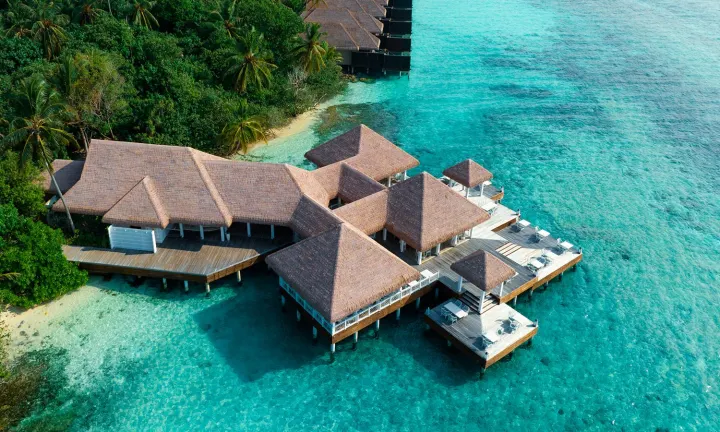 Ayada Maldives, Мальдивы — ресторан Ayada Maldives — надводный ресторан европейской кухни на сваях в океане
