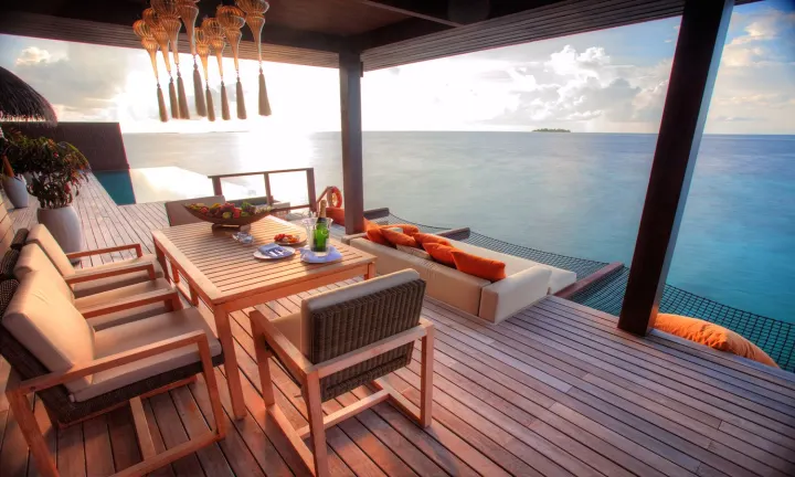 Ayada Maldives, Мальдивы — вилла на воде Ayada Maldives — двухэтажная королевская резиденция на сваях в лагуне