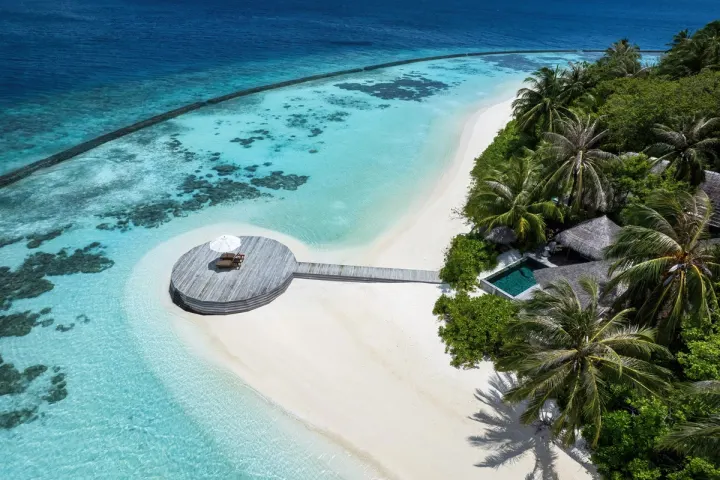 Baros Maldives — белоснежный песчаный пляж