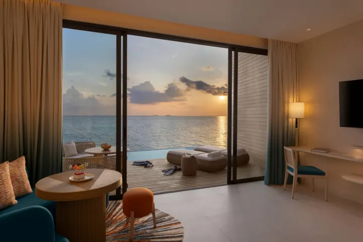 Centara Mirage Lagoon Maldives — водные виллы с бассейнами и гамаками над бирюзовой лагуной