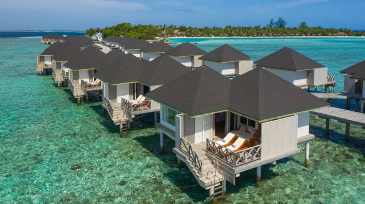Cinnamon Dhonveli Maldives — вилла на воде с террасой