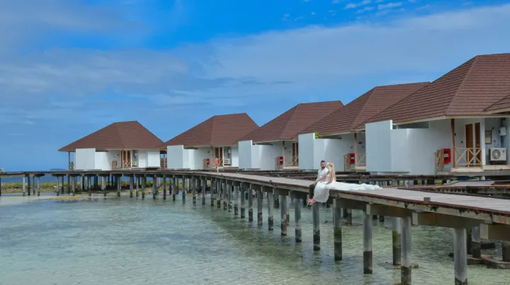 Cinnamon Ellaidhoo Maldives, Мальдивы — вилла на воде Cinnamon Ellaidhoo Maldives — белоснежные водные виллы на сваях над прозрачной водой океана