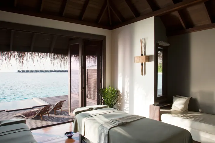 Coco Bodu Hithi, Мальдивы — спа Coco Bodu Hithi — павильон спа-центра над водой для расслабляющих процедур и массажа