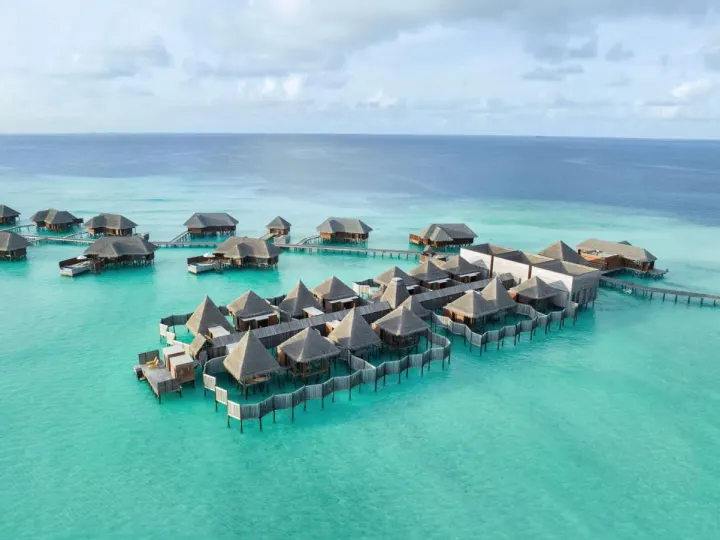 Conrad Maldives Rangali Island — виллы на воде окруженные голубой лагуной