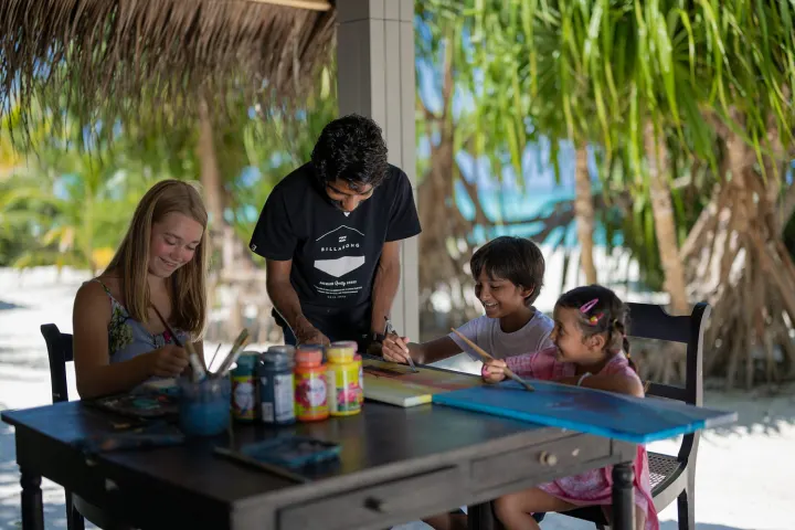 Cora Cora Maldives — творческие занятия для детей