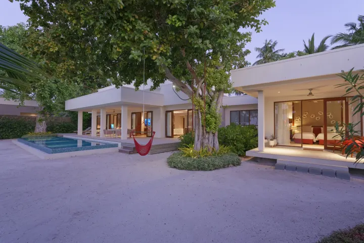 Dhigali Maldives — пляжная резиденция с бассейном