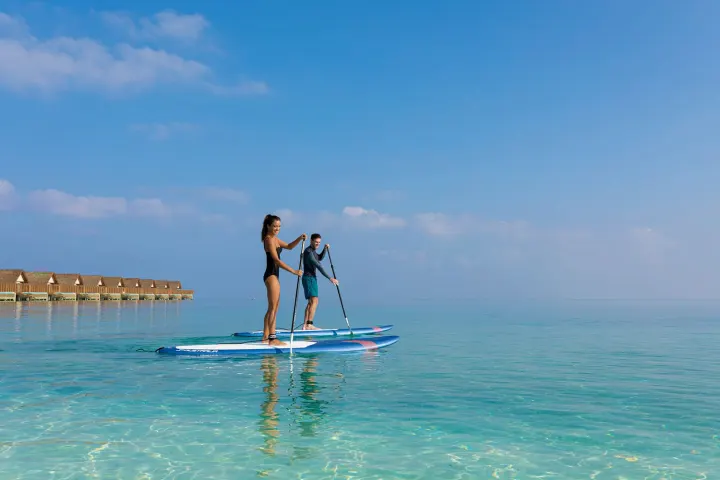 Emerald Faarufushi Resort & Spa, Мальдивы — развлечения Emerald Faarufushi Resort & Spa — катание на сапборде