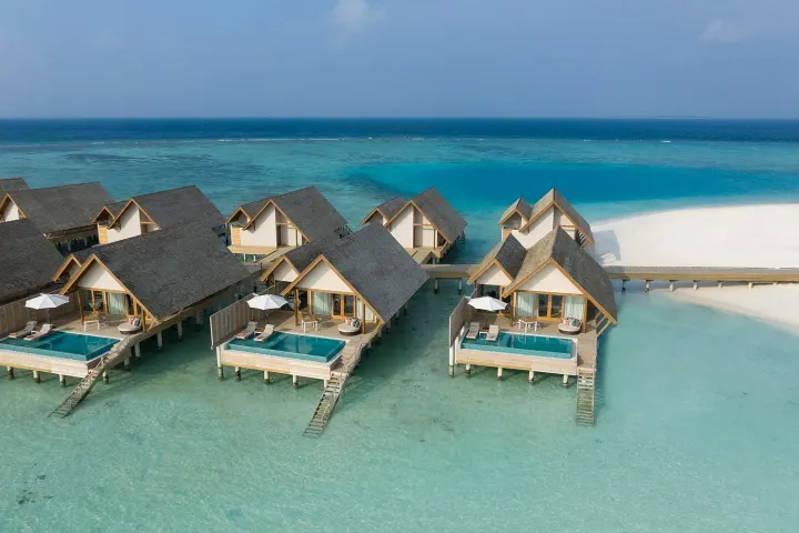 Emerald Faarufushi Resort & Spa, Мальдивы — вид сверху Emerald Faarufushi Resort & Spa — водные виллы над лагуной