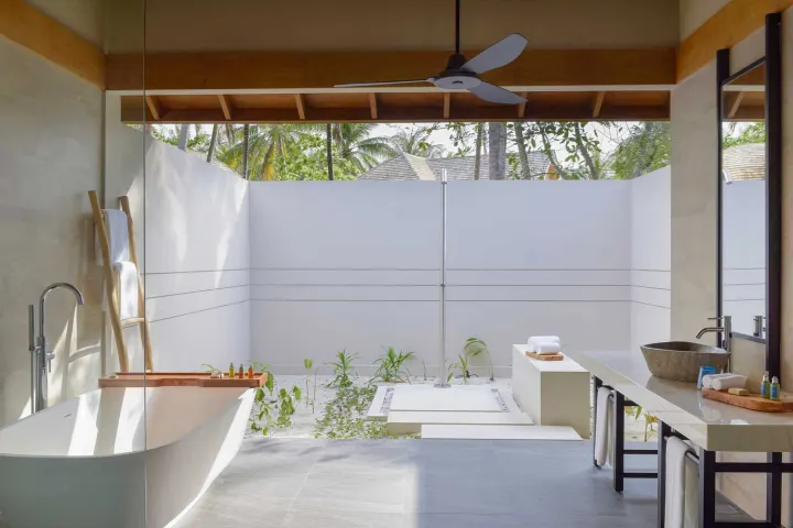 Emerald Faarufushi Resort & Spa, Мальдивы — ванная Emerald Faarufushi Resort & Spa — ванная комната под открытым небом