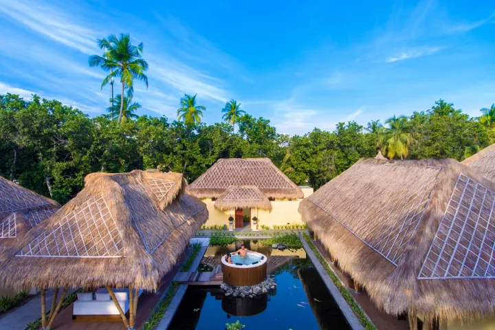 Emerald Maldives Resort & Spa, Мальдивы — вид сверху Emerald Maldives Resort & Spa — панорамный вид на резорт