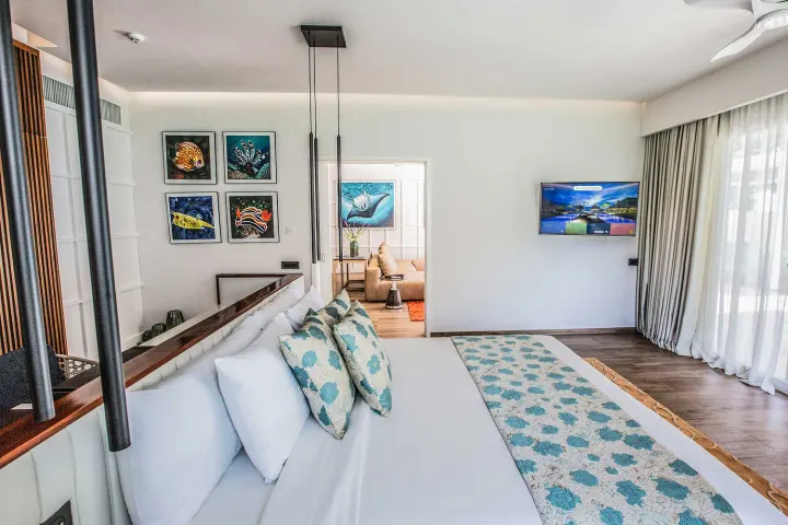 Emerald Maldives Resort & Spa, Мальдивы — ванная Emerald Maldives Resort & Spa — светлая ванная комната с джакузи