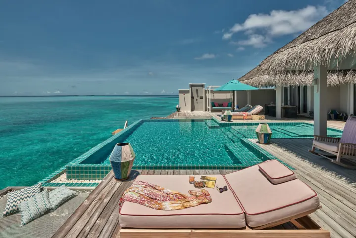 Finolhu Baa Atoll Maldives — терраса огромной водной виллы