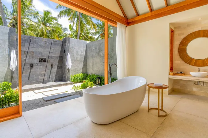 Furaveri Maldives, Мальдивы — ванная Furaveri Maldives — ванная комната с большой ванной