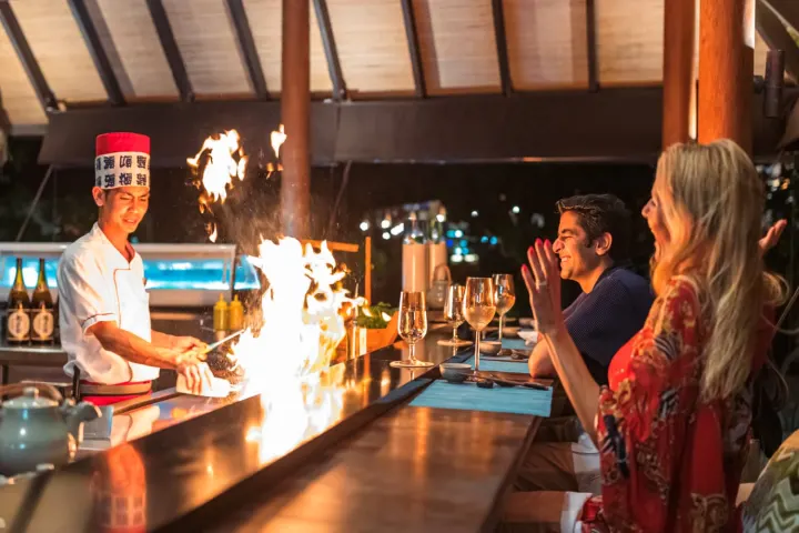Fushifaru Maldives — огненное шоу от повара теппаньяки