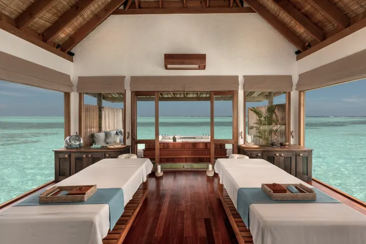 Gili Lankanfushi, Мальдивы — спа Gili Lankanfushi — процедурный кабинет спа-центра над водой