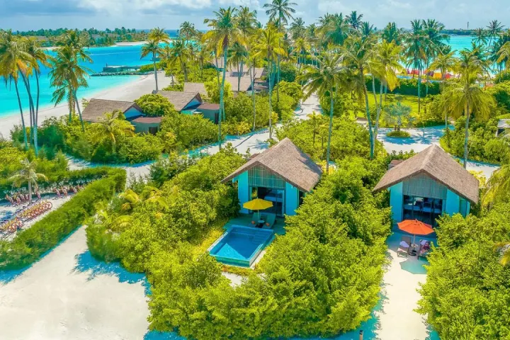 Hard Rock Hotel Maldives — пляжная вилла с собственной террасой и прямым выходом на песок