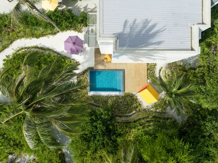 Hard Rock Hotel Maldives — двухуровневые семейные люксы на пляже с приватным бассейном