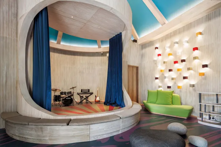 Hard Rock Hotel Maldives — игровая и музыкальная площадка детского и подросткового клуба