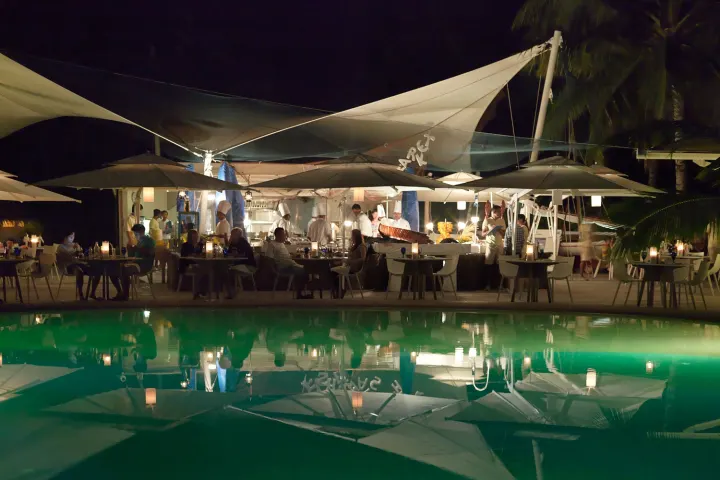 Holiday Inn Resort Kandooma Maldives — детская водная игровая площадка с фонтанами и горками в клубе
