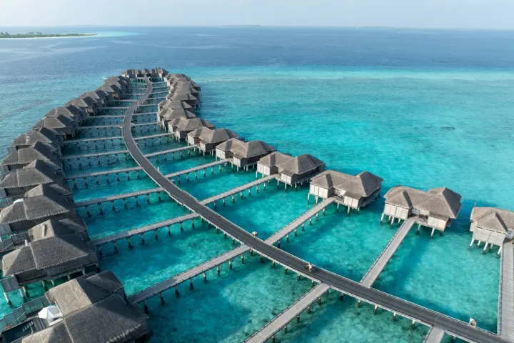 JA Manafaru — длинные ветки водных вилл