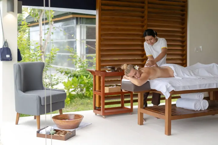 Joy Island Maldives, Мальдивы — спа Joy Island Maldives — массаж на открытой террасе с видом