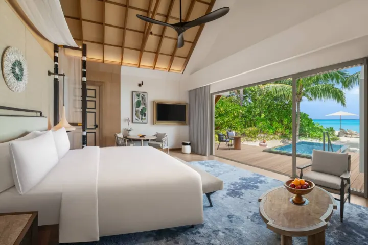 JW Marriott Kaafu Atoll Island Resort — пляжная вилла с частным бассейном и прямым выходом на песчаный берег