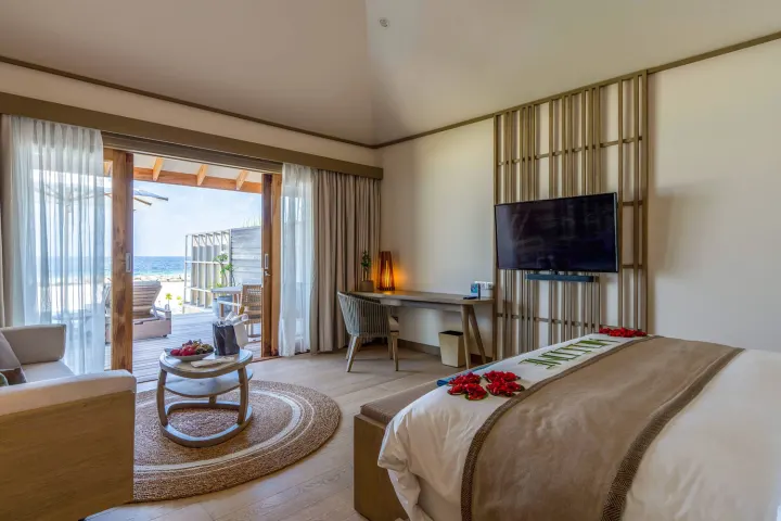 Kagi Maldives Spa Island, Мальдивы — ванная Kagi Maldives Spa Island — просторная ванная комната с открытой купелью и тропическим душем