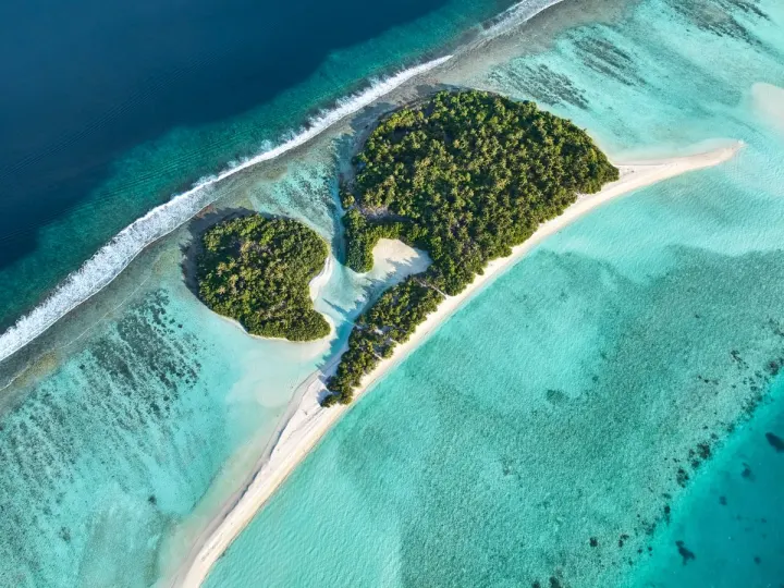 Kandima Maldives — остров в форме капли в бирюзовом океане