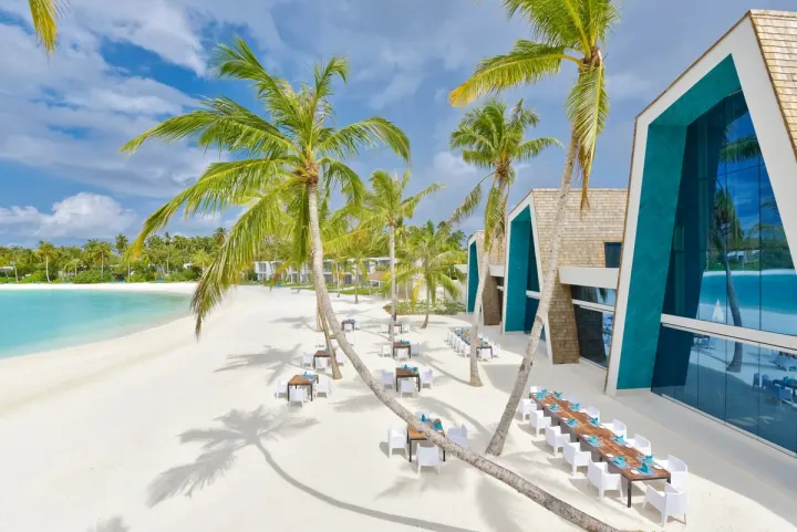 Kandima Maldives — романтический ужин на пляже на закате