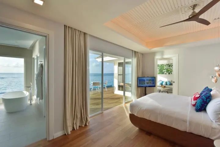 Kandima Maldives — современные водные виллы с джакузи