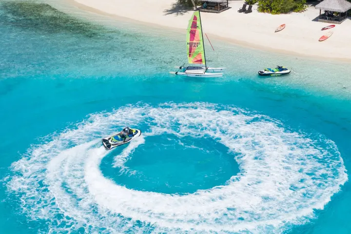 Kihaa Maldives — водные виды спорта в лагуне