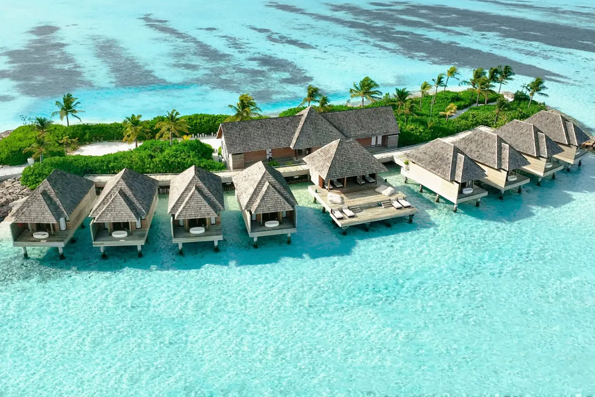 Kuda Villingili Resort Maldives — спа-центр над водой