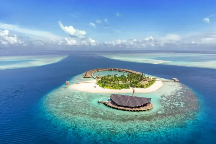 Kudadoo Maldives Private Island — панорамный вид на остров с высоты птичьего полета