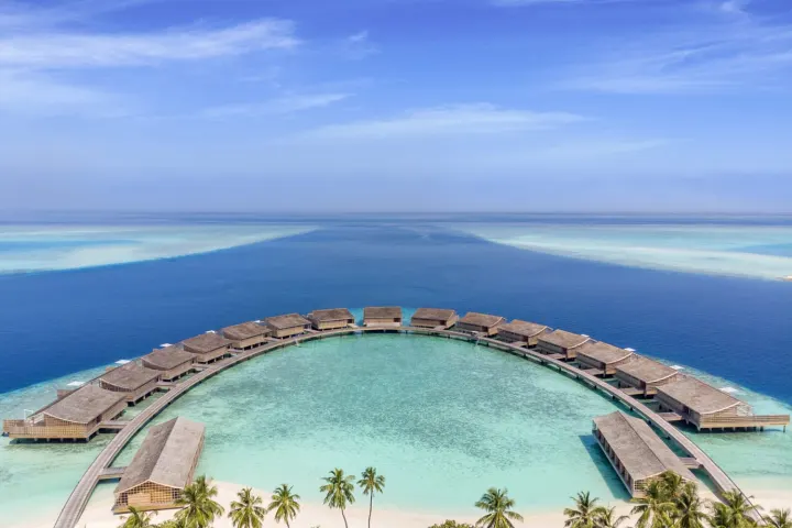 Kudadoo Maldives Private Island — водные виллы расположенные в форме кольца над лагуной