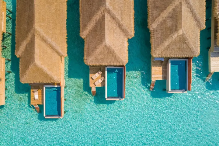 Kudafushi Resort & Spa, Мальдивы — вилла на воде Kudafushi Resort & Spa — водные виллы с бассейнами на сваях в прозрачной лагуне