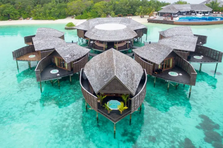 Lily Beach Resort & Spa — спа-комплекс над водой с индивидуальными павильонами