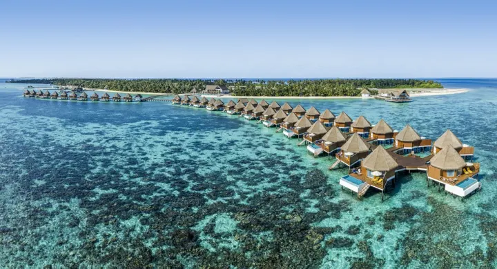 Mercure Maldives Kooddoo, Мальдивы — вилла на воде Mercure Maldives Kooddoo — длинная ветка вилл на воде над коралловым рифом