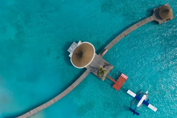 Meyyafushi Maldives, Мальдивы — вид сверху Meyyafushi Maldives — вид с воздуха на остров, песчаную косу и бирюзовую лагуну атолла