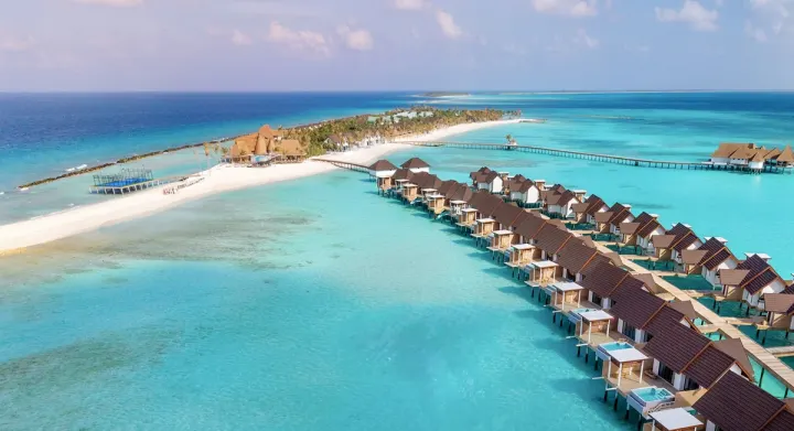 Meyyafushi Maldives, Мальдивы — пляж Meyyafushi Maldives — белоснежный песчаный пляж и густая тропическая растительность природного острова