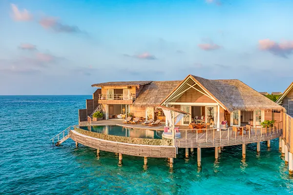 Milaidhoo Island Maldives — просторная водная вилла с приватным бассейном и террасой