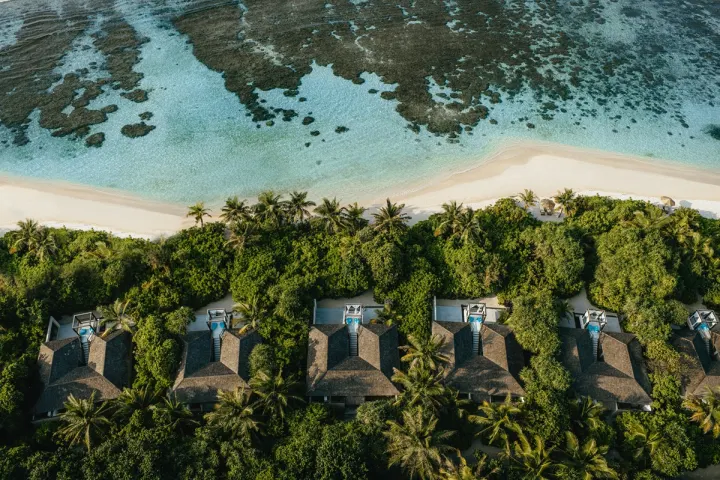 Mövenpick Resort Kuredhivaru Maldives — панорамный вид на остров