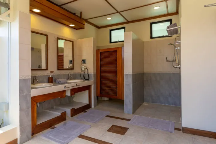 NAKAI Alimatha Resort — водные бунгало на сваях над бирюзовой лагуной